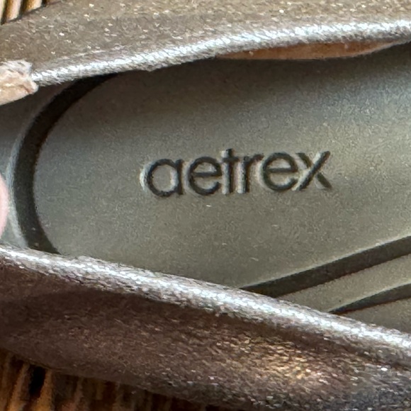 Aetrex Size 8.5/Euro 39 Silver Liz Leather Shoes - Picture 7 of 7